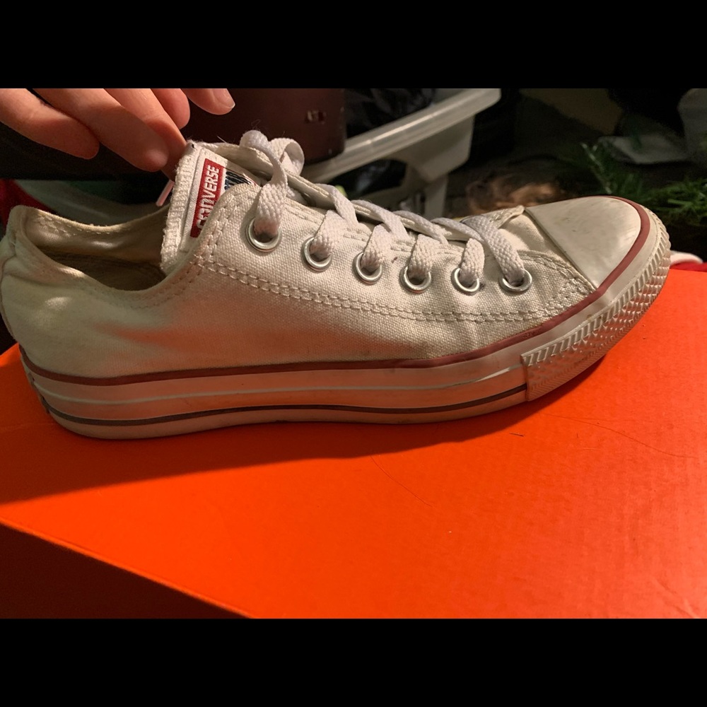 WHITE LOW TOP CONVERSE